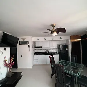 Encantador Apto En El Rodadero Frente A La Playa Apartamento